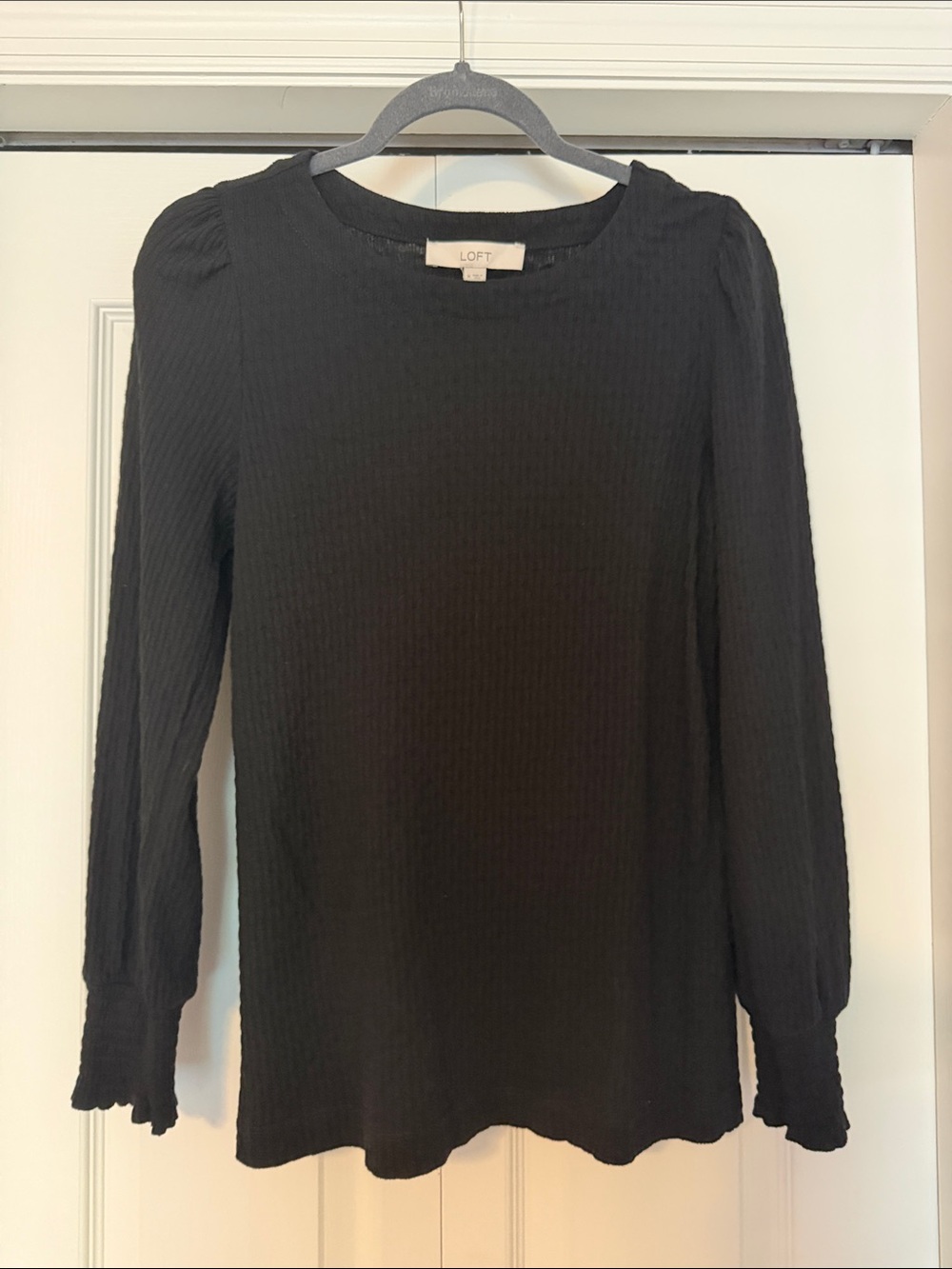 LOFT Black Long-Sleeve Ribbed Crewneck Top with Puff Shoulders